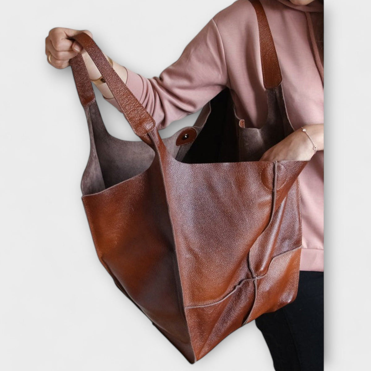 Urania | Oversized Leather Weekender Bag for Women