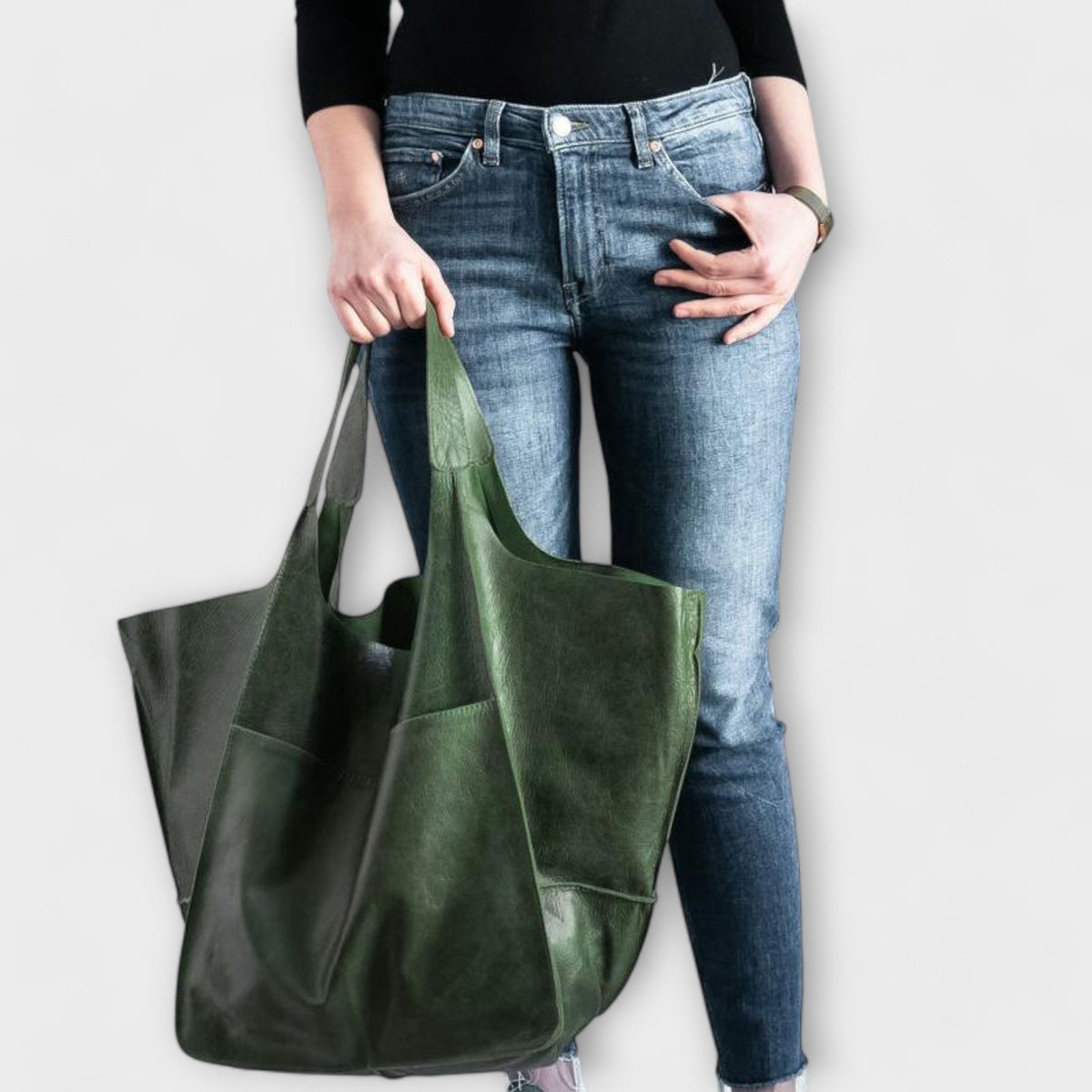 Urania | Oversized Leather Weekender Bag for Women
